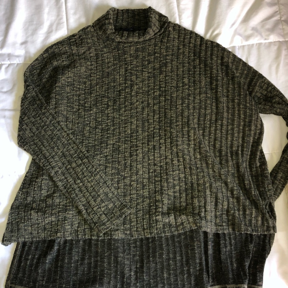 Turtle Neck - Picture 2 of 3